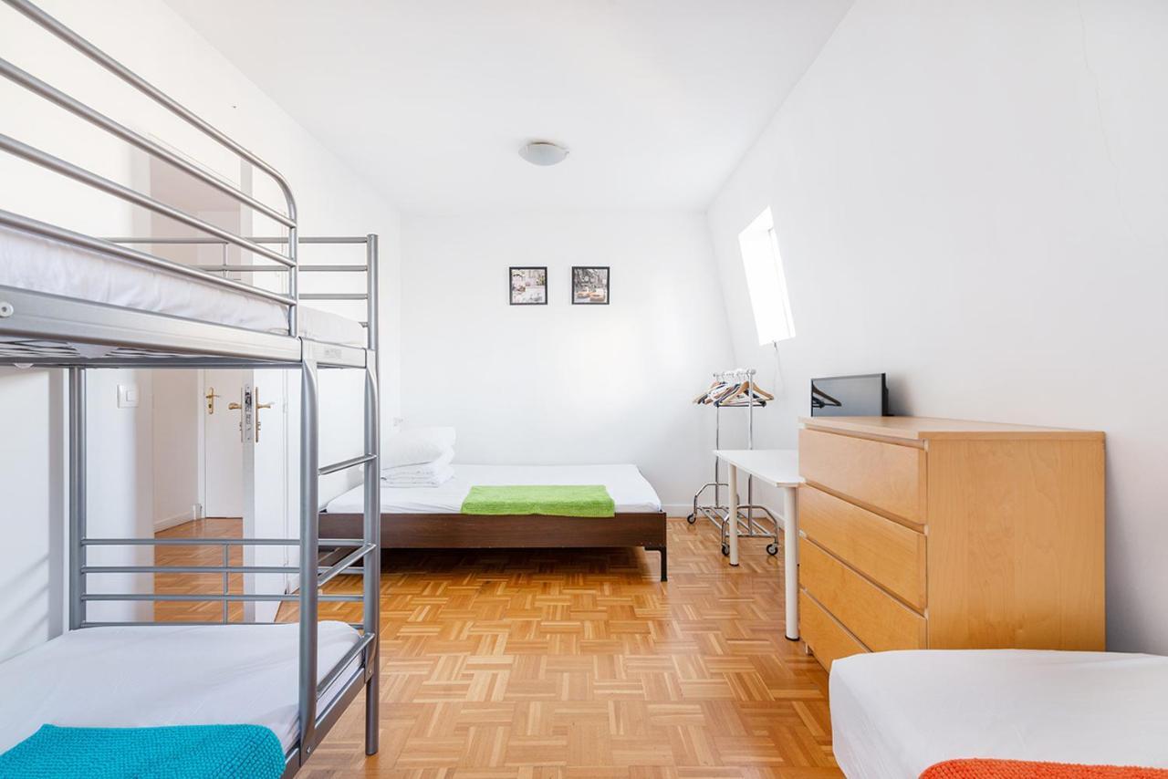 Cameleon Paris Guesthouse Pantin Exteriör bild